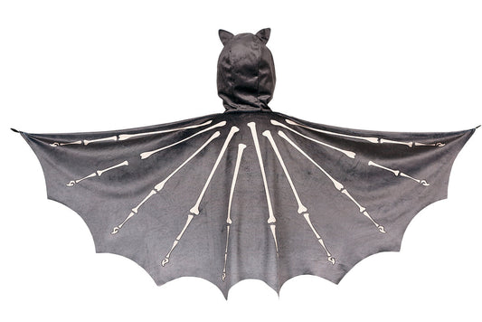 Souza Fledermaus-Umhang grau von vorne, Kopfteil mit Ohren, symmetrisch ausgebreitete Flügel mit weißen Linien-Details