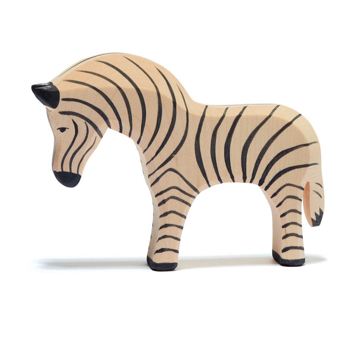 Ostheimer Holzfigur Zebra mit beigefarbenem Körper und schwarzen Streifen, schwarzem Kopf und Beinen, Seitenansicht