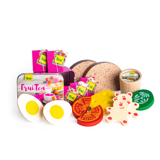 Erzi Sortierung Abendbrot: Brot, Käse, Bärchenwurst, Tomaten, Gurke, Eihälften und Teedose aus Holz