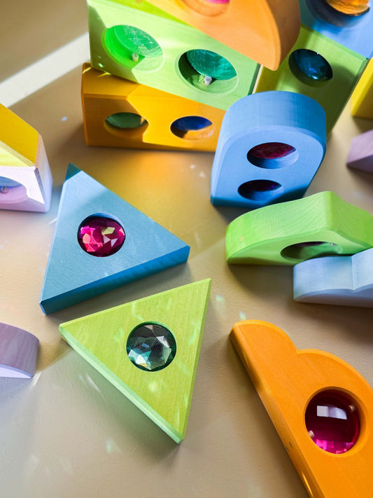 Bauspiel Märchendächer Set mit 12 glitzernden Holzdächern in Pastellfarben
