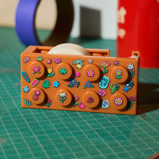 OMY Boutique Flowers Sticker im orangebraunen Dispenser mit bunten Blüten- und Pflanzenstickern