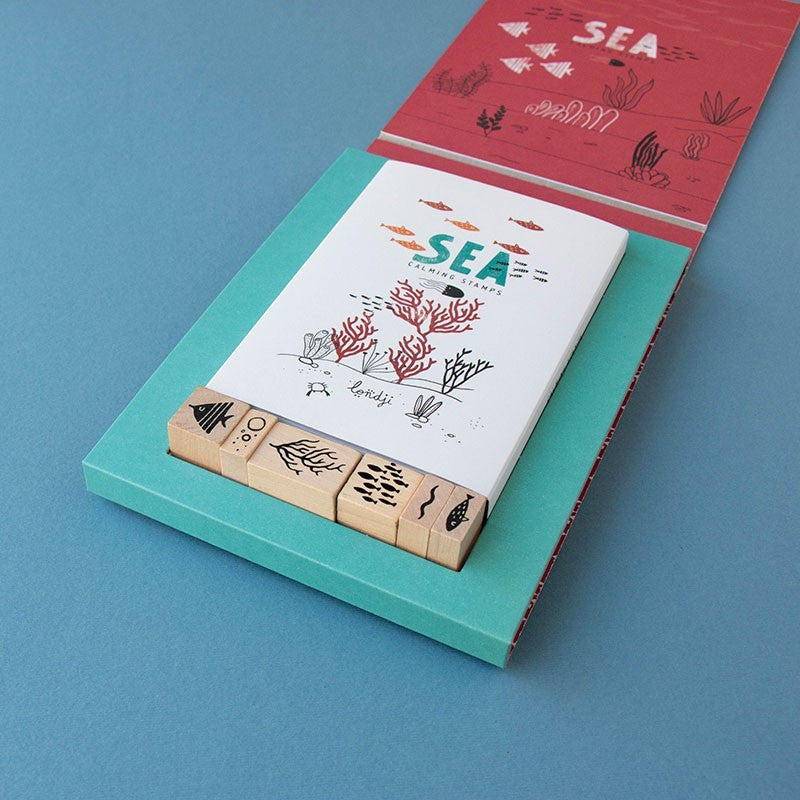Londji Sea Calm Stamps, geöffnete Schachtel mit Faltblättern und Holzstempeln