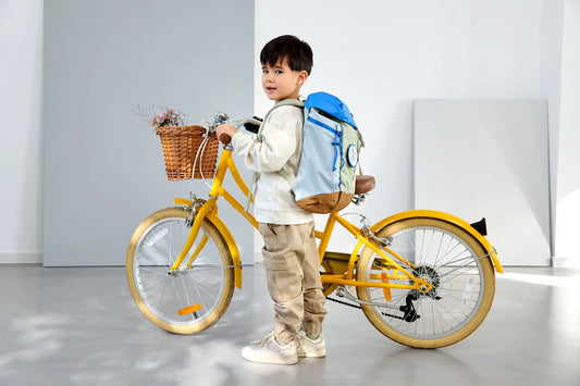 Wanderrucksack Sunny Explorer von Lässig mit Grün-Blau-Design und ergonomischen Trägern