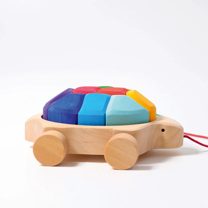 Holz-Schildkröte Grimm's mit regenbogenfarbigem, stapelbarem Panzer aus 10 Bausteinen