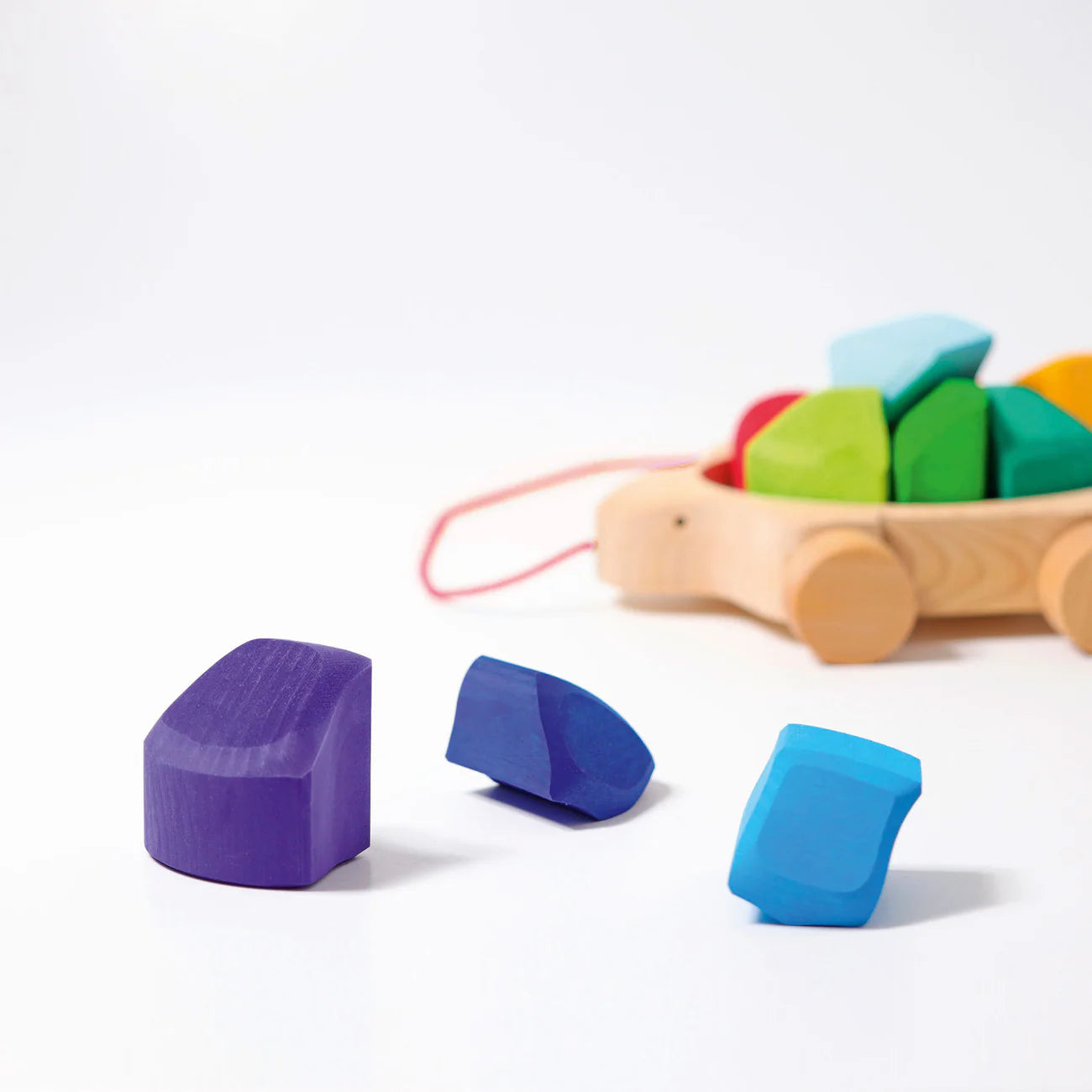 Holz-Schildkröte Grimm's mit regenbogenfarbigem, stapelbarem Panzer aus 10 Bausteinen