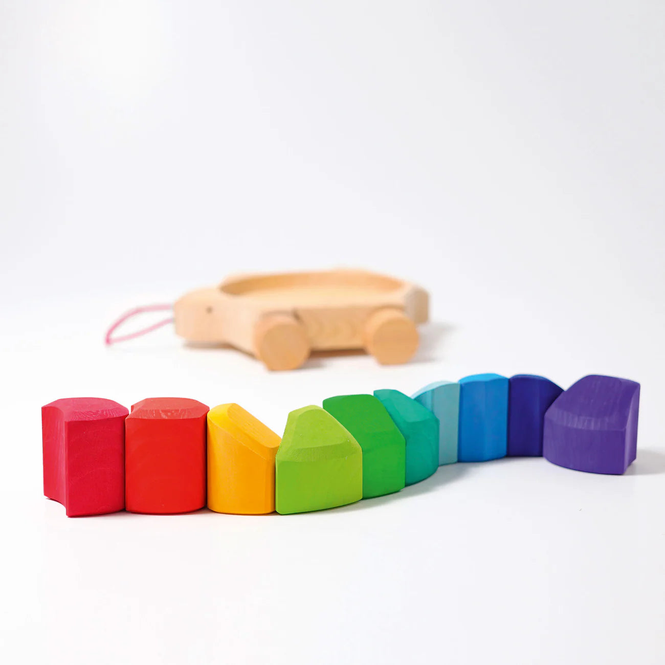 Holz-Schildkröte Grimm's mit regenbogenfarbigem, stapelbarem Panzer aus 10 Bausteinen