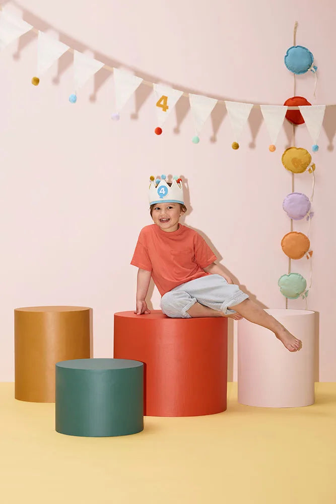 Geburtstags-Girlande Ballons von Kids Concept mit handgemalten Holzballons in Pastellfarben