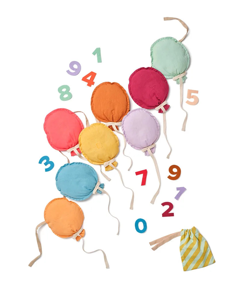 Geburtstags-Girlande Ballons von Kids Concept mit handgemalten Holzballons in Pastellfarben