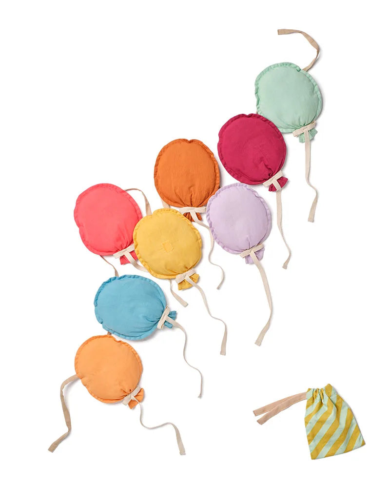 Geburtstags-Girlande Ballons von Kids Concept mit handgemalten Holzballons in Pastellfarben