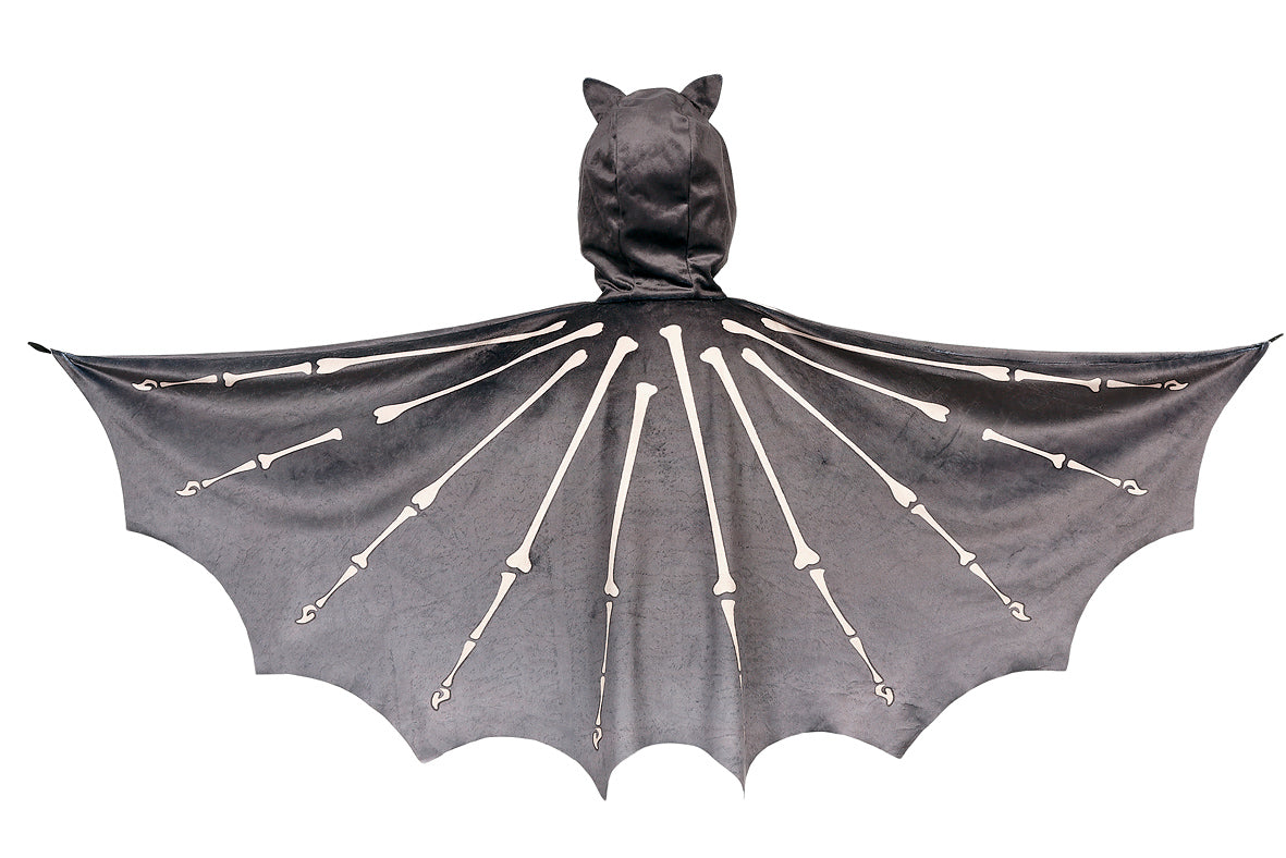 Souza Fledermaus-Umhang grau von vorne, Kopfteil mit Ohren, symmetrisch ausgebreitete Flügel mit weißen Linien-Details
