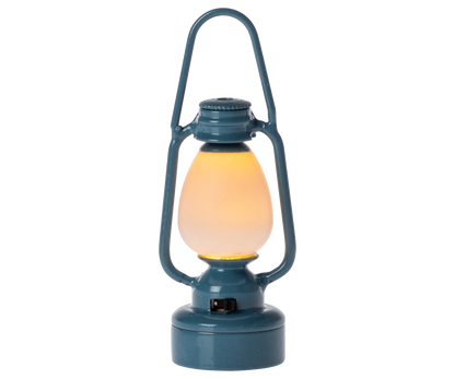 Vintage Laterne Maileg in Blau mit nostalgischem Design für Puppenhäuser