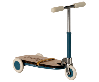 Blauer Metall-Roller für Maileg-Mäuse mit Vintage-Details