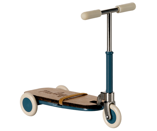 Blauer Metall-Roller für Maileg-Mäuse mit Vintage-Details