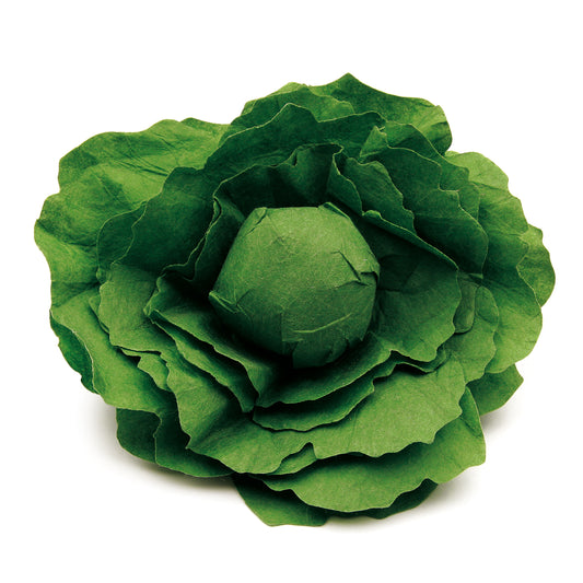 Erzi Holz-Salatkopf, grüner kugeliger Kopf mit mehreren übereinanderliegenden Blättern, Packshot vor weißem Hintergrund