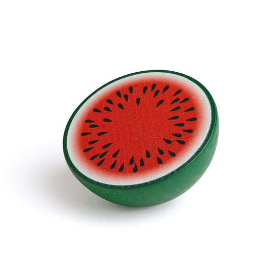 Erzi Holz-Melone halbiert, grüne Schale mit rotem Fruchtfleisch und schwarzen Kernen, Packshot