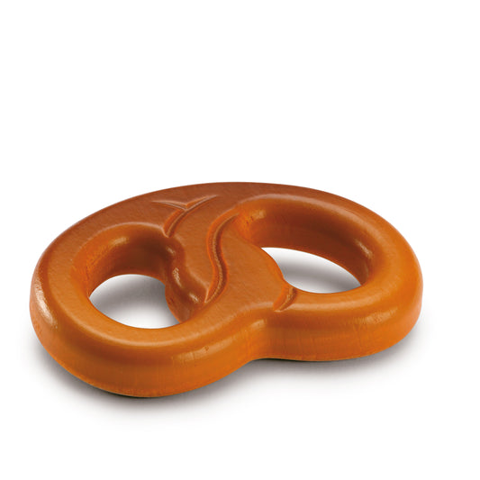 Erzi Holz-Brezel, goldbraun lackiert, Packshot vor weißem Hintergrund
