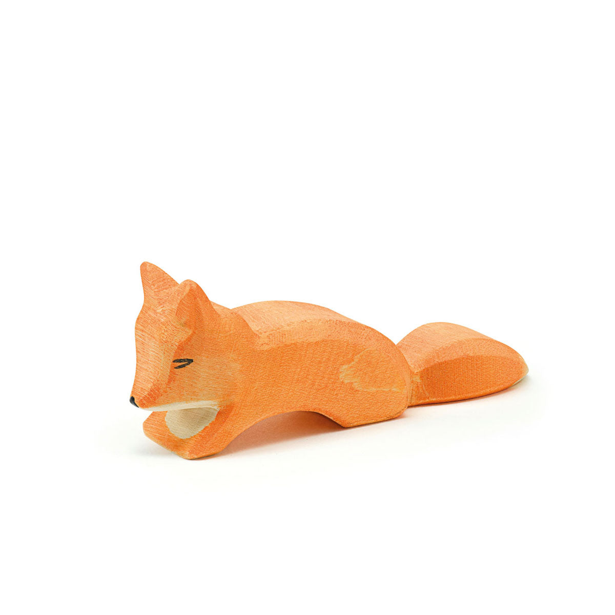 Ostheimer Holzfigur Fuchs klein in Orange, schleichend positioniert mit seitlich gelegtem Kopf und Schwanz