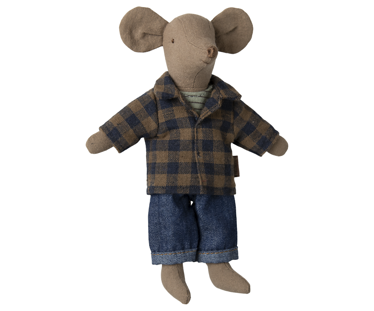 Maileg Papa Maus aus hellbraunem Stoff mit blau-braun kariertem Hemd und Jeans