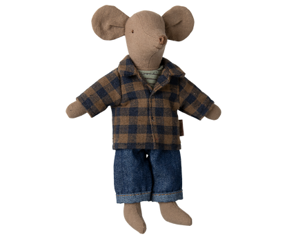 Maileg Papa Maus aus hellbraunem Stoff mit blau-braun kariertem Hemd und Jeans