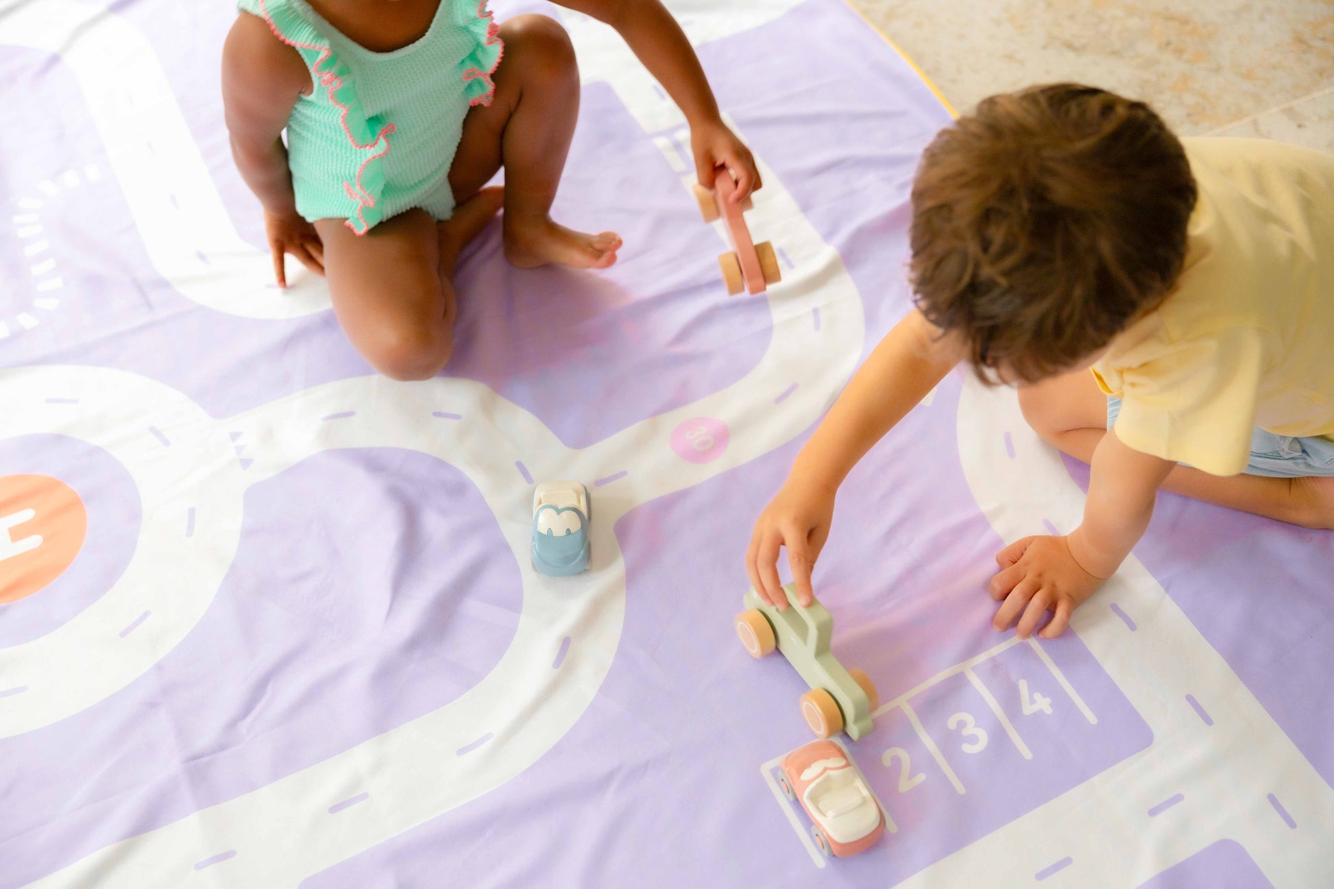 Quut - PlayTowel M - Road - 174646 Play Towel M 140 x 70 Road Lavender 4