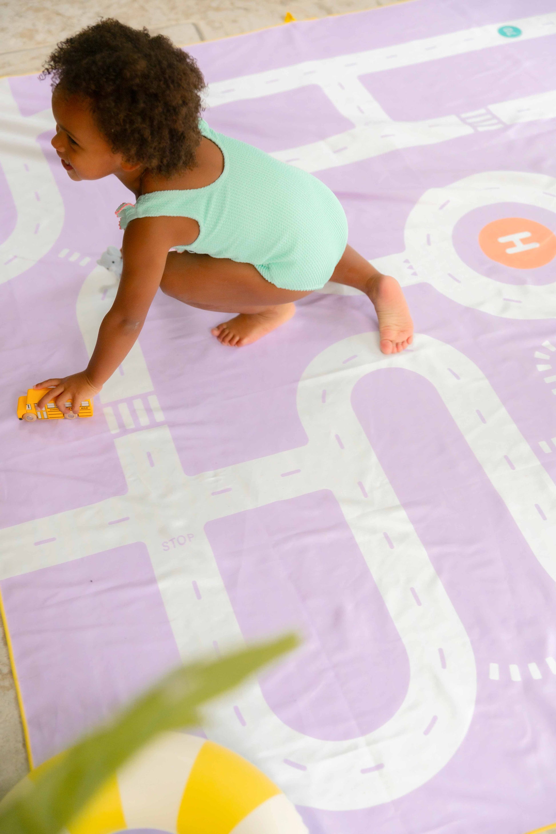 Quut - PlayTowel M - Road - 174646 Play Towel M 140 x 70 Road Lavender 5