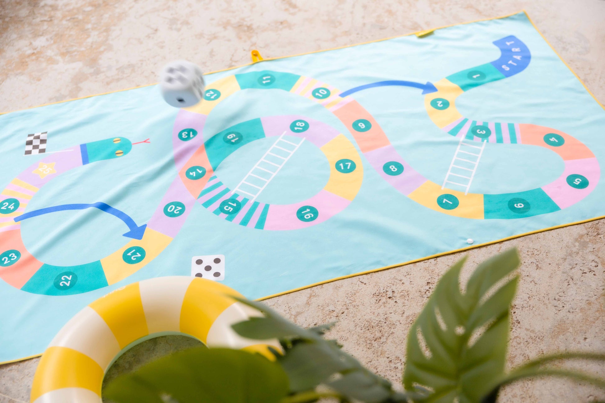 Quut - PlayTowel L (180 x 100cm) - Snake - 174844 Play Towel L 180 x 100 Snakes & Ladder 6