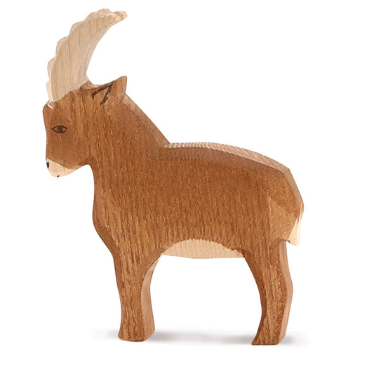 Ostheimer Holzfigur Steinbock stehend mit braunem Körper, heller Unterseite und geschwungenem hellem Gehörn