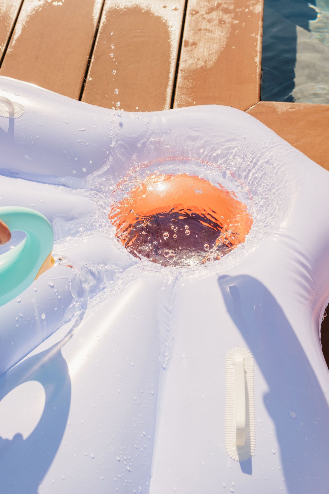 Quut - Inflatable Seashell Float - 175773 Seashell Float 4