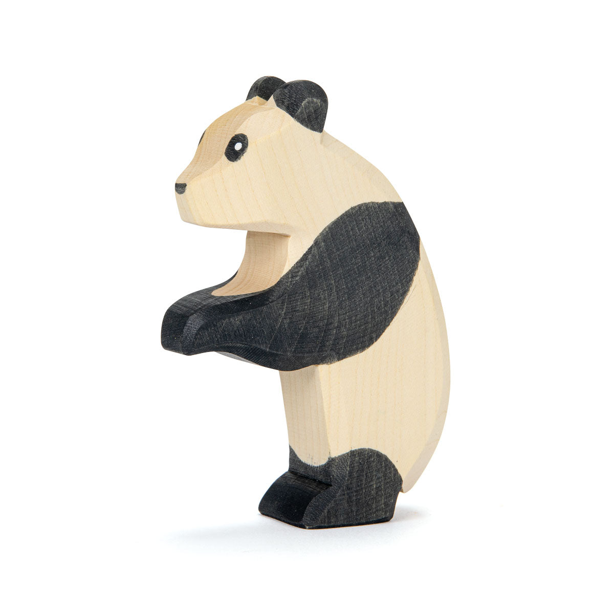 Ostheimer Holzfigur Panda in Tanzpose mit cremefarbenem Körper und schwarzen Ohren, Armen und Beinen