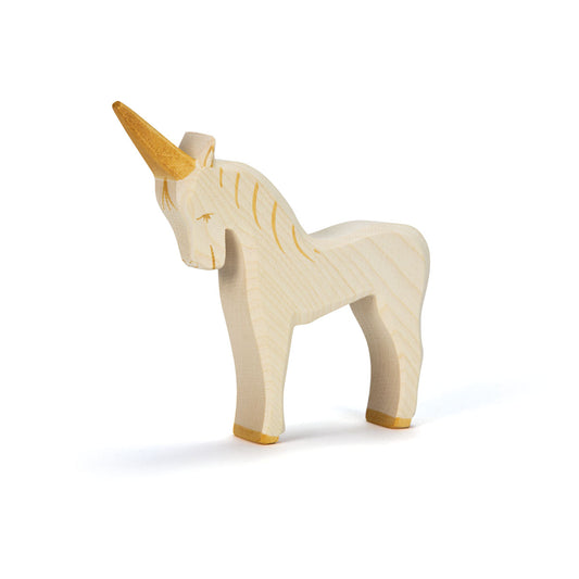Ostheimer Holzfigur Einhorn aus hellem Holz mit goldenem Horn und Hufen, seitliche Ansicht