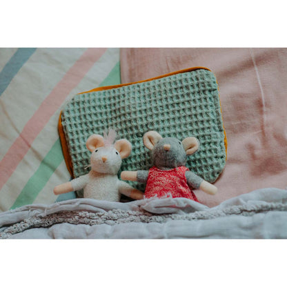 Plüsch-Maus Julia von Sam & Julia, 12 cm groß, aus weicher Baumwolle und Polyester