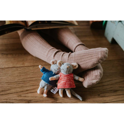 Plüsch-Maus Julia von Sam & Julia, 12 cm groß, aus weicher Baumwolle und Polyester