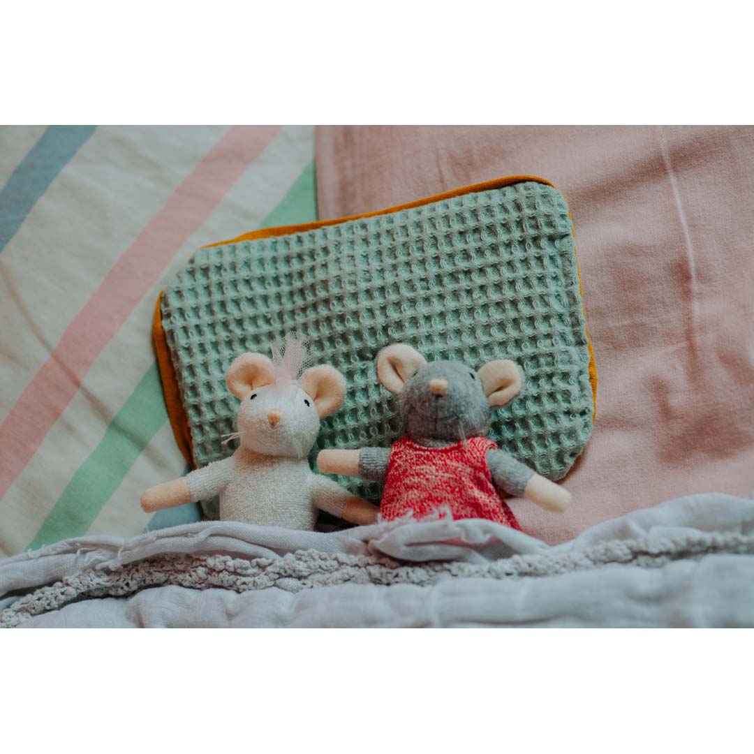 Plüsch-Maus Ella von Sam & Julia in Ballettoutfit, 12 cm groß, aus Baumwolle und Polyester