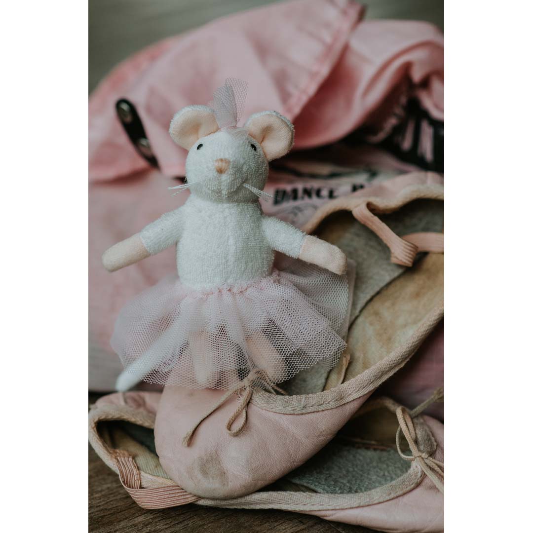 Plüsch-Maus Ella von Sam & Julia in Ballettoutfit, 12 cm groß, aus Baumwolle und Polyester