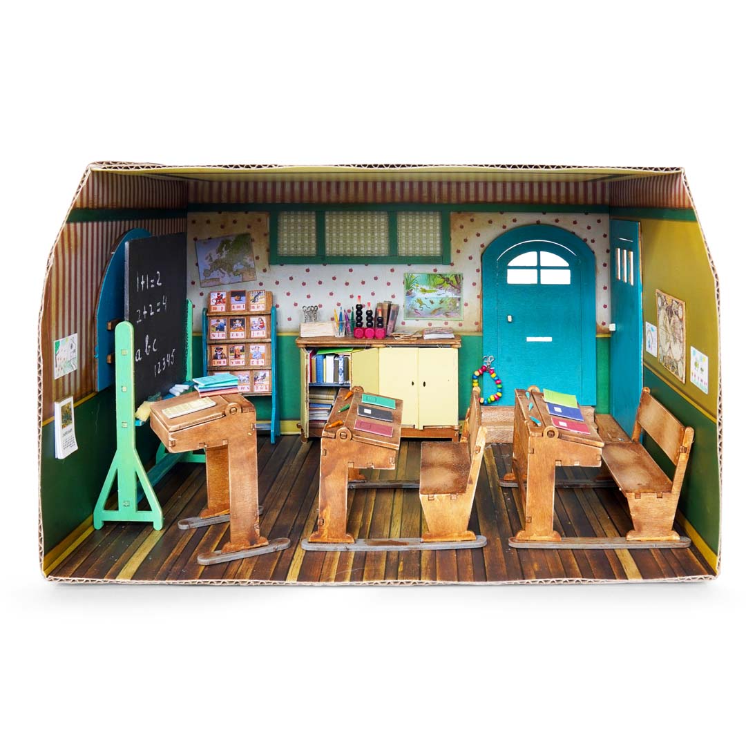 Holz-Baukastenset Klassenzimmer von Sam & Julia mit vorgeschnittenen Teilen für Möbel