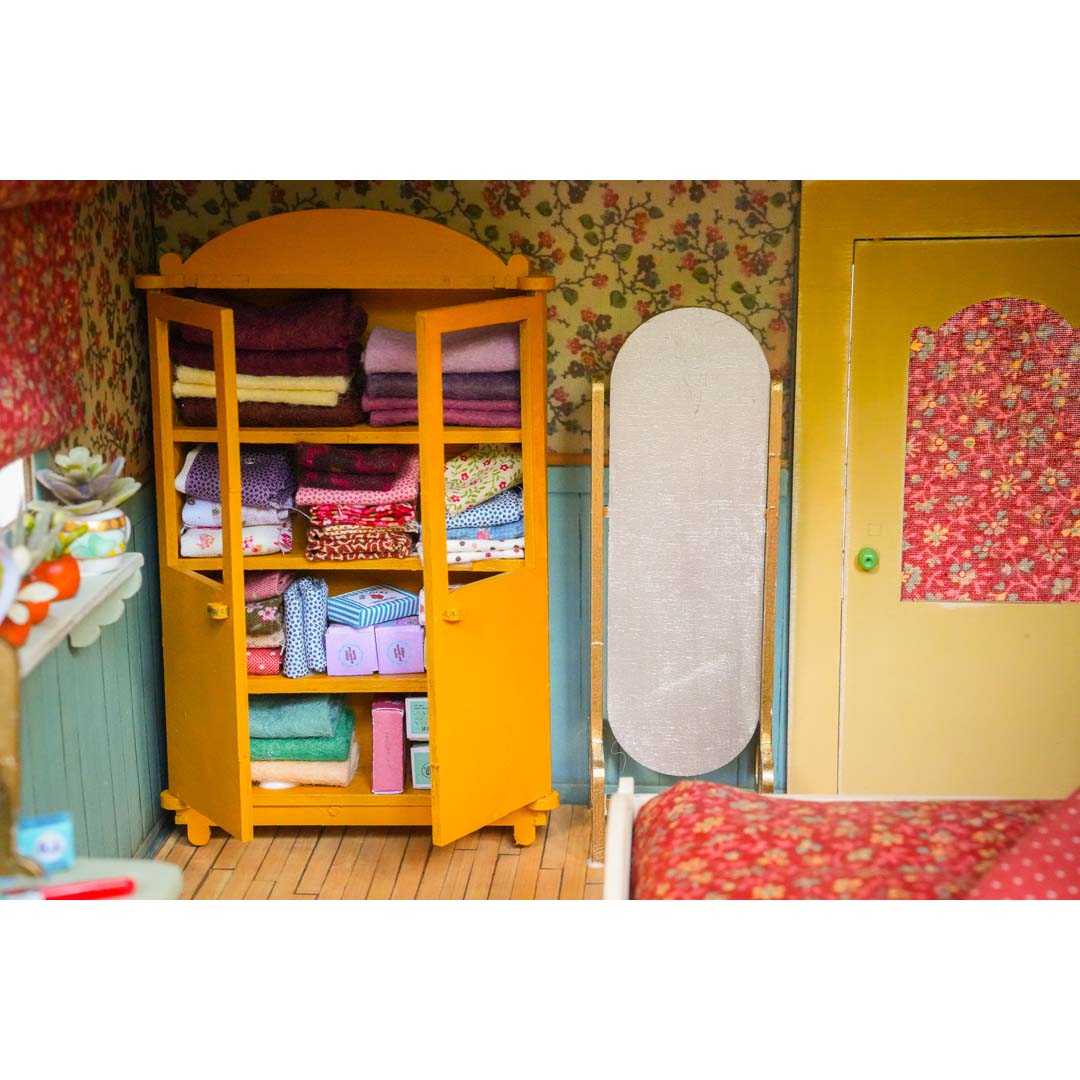 Holz-Baukastenset Mäusehaus-Elternschlafzimmer von Sam & Julia mit Bett, Schrank und Nachttischen