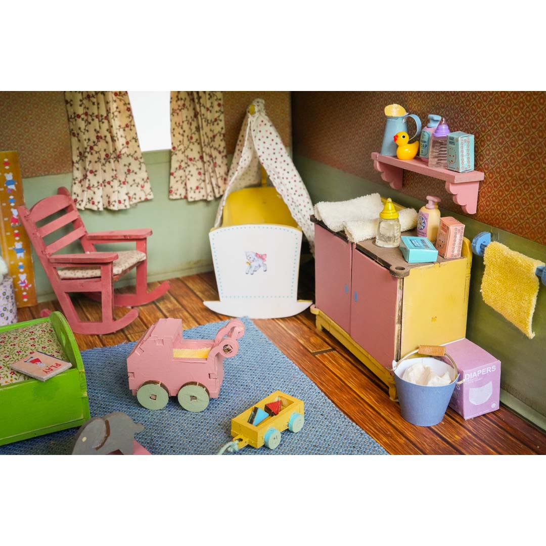 Holz-Baukastenset Mäusehaus-Zimmer Nursery von Sam & Julia mit Babybett, Wiege und Möbeln