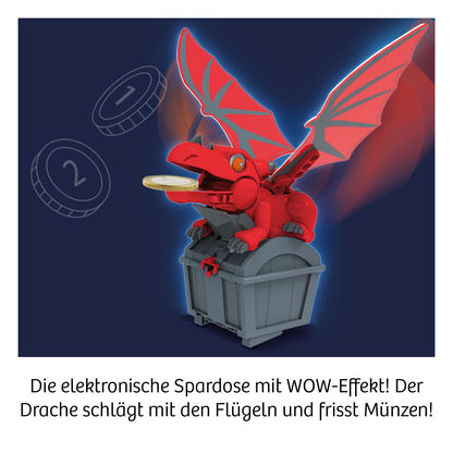Roter Kunststoff-Drache mit ausgebreiteten Flügeln auf grauer Schatztruhe, leuchtende Augen und Flügel