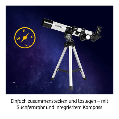 Kosmos Entdecker-Teleskop auf silbernem Dreibein-Stativ vor Sternenhimmel, Kompass-Symbol links oben