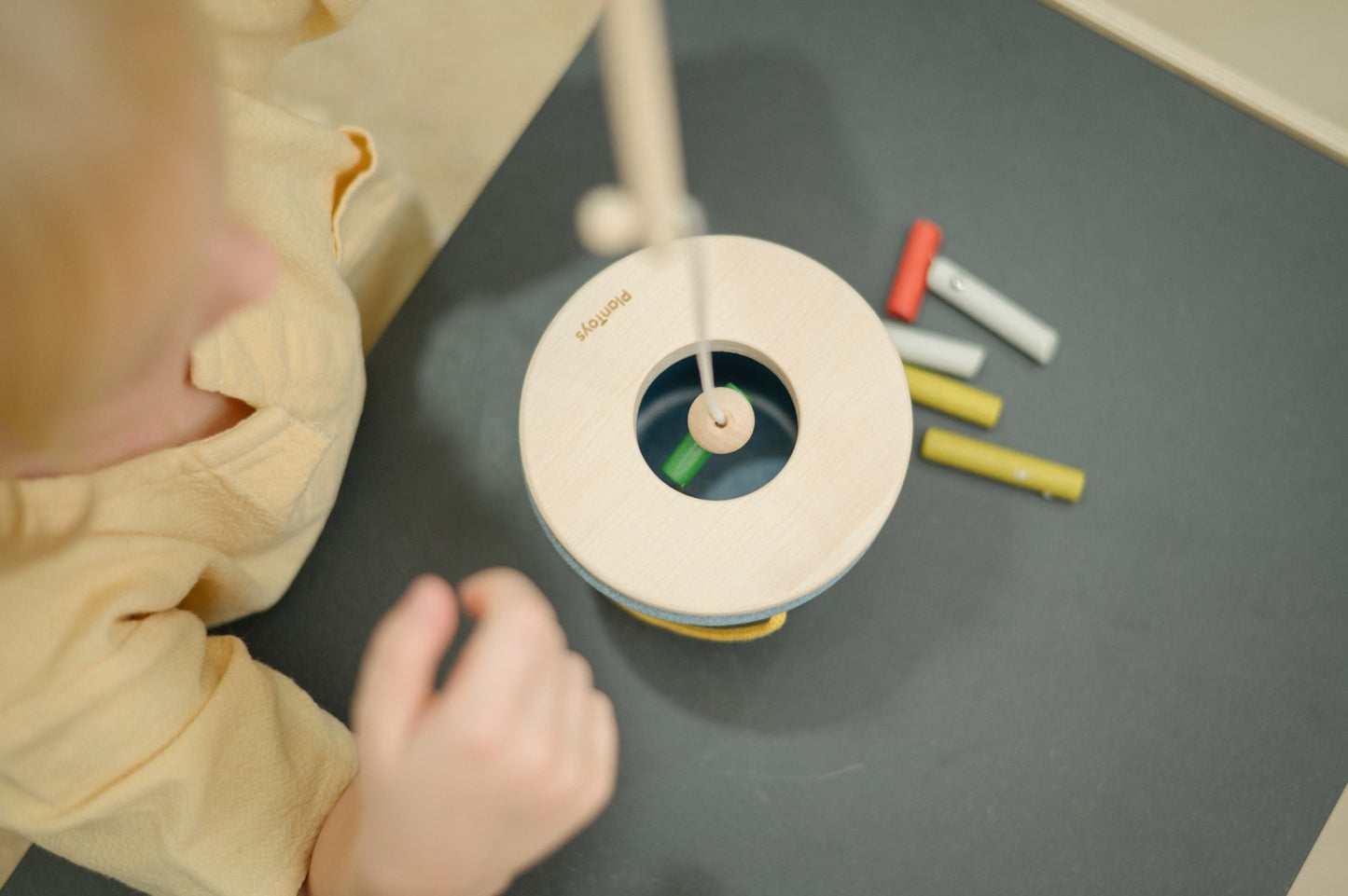 Angelspiel Timber Tots Catch von PlanToys mit Holzangel und bunten Stoffmeeresbewohnern