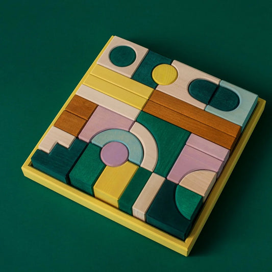 Holz-Baukasten Grimm's Movement mit Rädern, Achsen und geometrischen Bauteilen in Naturholz
