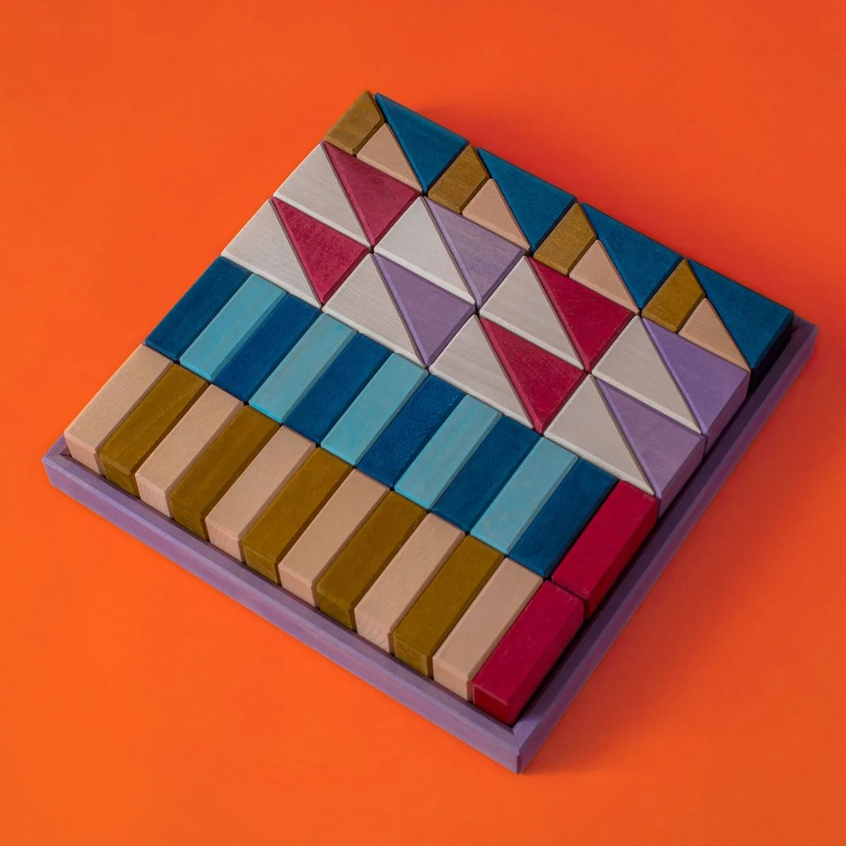 Grimm's Rhythm Baukasten mit geometrischen Holzbausteinen in Natur- und Pastellfarben
