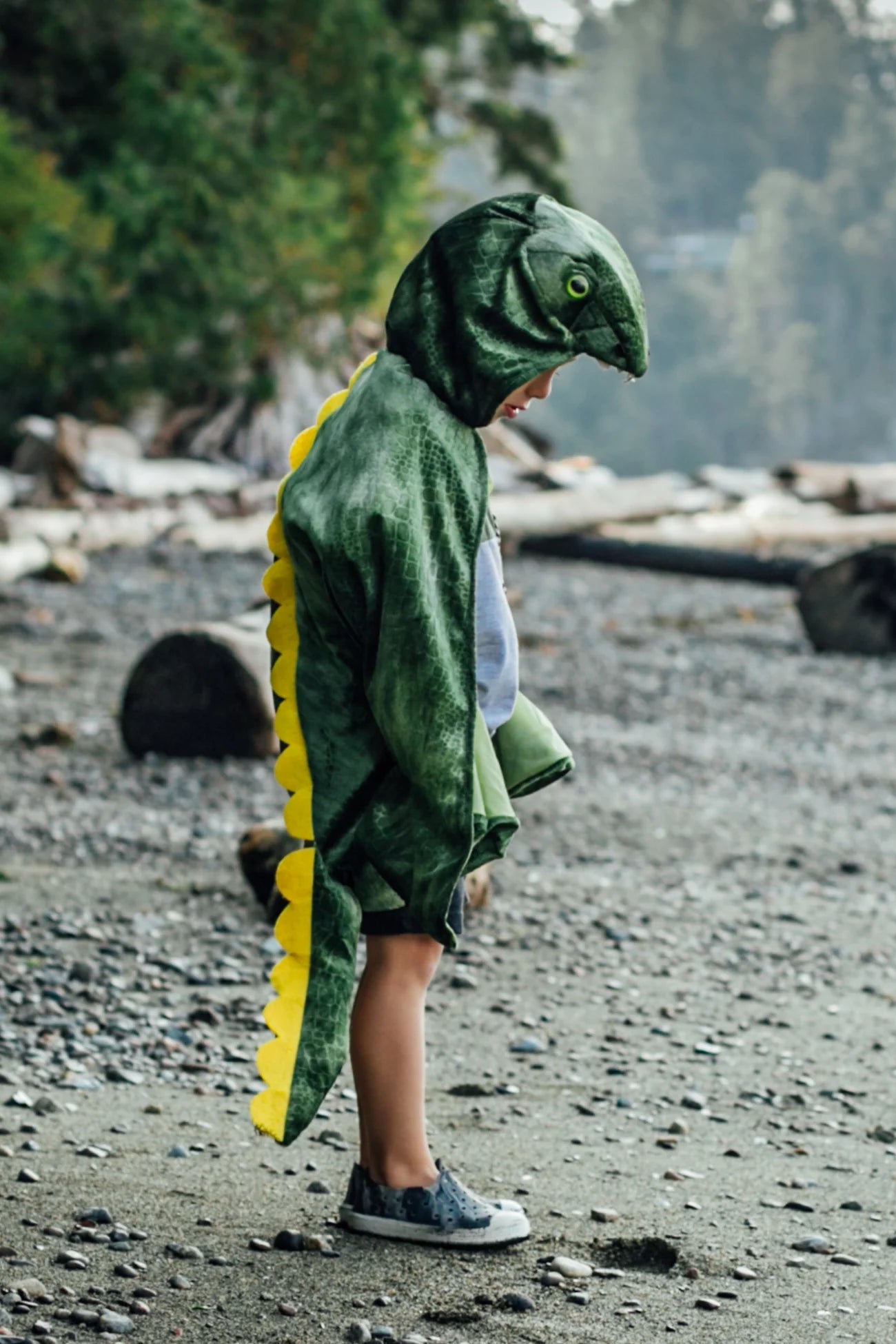 Dinosaurier-Cape T-Rex grün mit Kapuze und Rückenzacken von Great Pretenders
