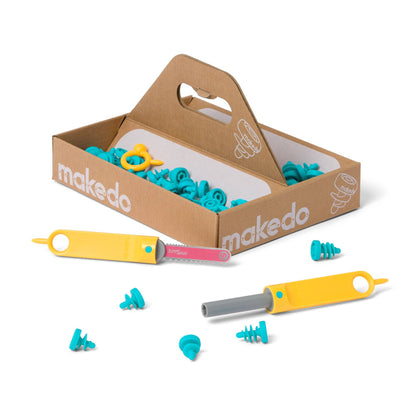 Makedo Explore Kit offene Kartonbox mit gelben Werkzeugen und türkisen Verbindungselementen