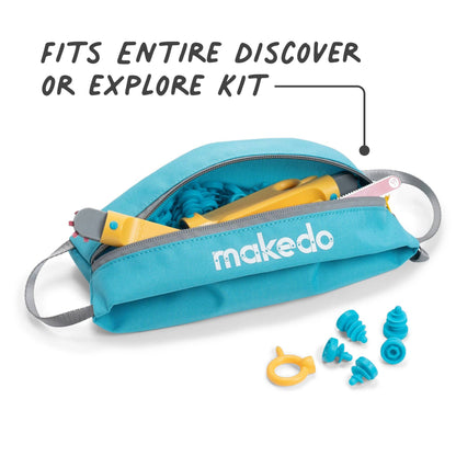 Makedo Tool-Case geöffnet mit gelben Werkzeugen und blauen Kunststoffteilen darin