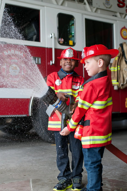 Feuerwehr-Kostüm-Set Great Pretenders Größe US 5-6 mit Uniform und Zubehör in praktischer Tasche