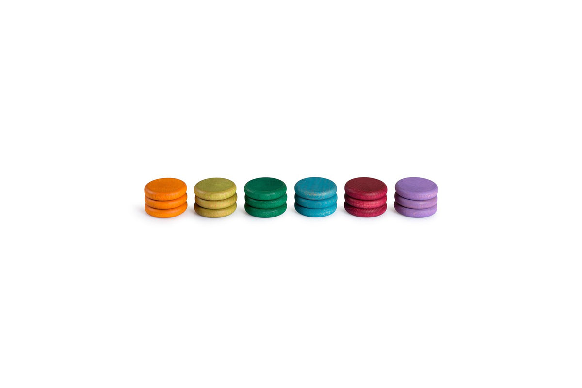 Grapat 18 Coins, sechs Stapel aus je drei Holzmünzen in Orange, Olive, Grün, Petrol, Pink und Lila