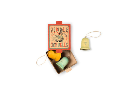 Grapat Jingle Joy Bells, geöffnete Schachtel mit gelber und grüner Holzkugel, grünem Block, goldene Glocke daneben