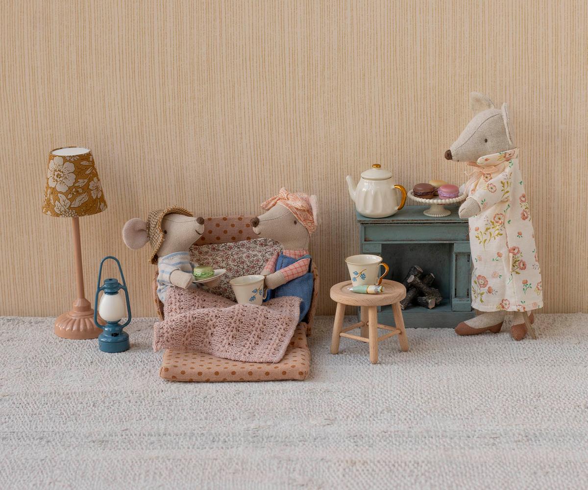 Vintage Laterne Maileg in Blau mit nostalgischem Design für Puppenhäuser
