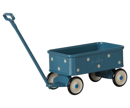 Maileg Wagen für Mäuse aus blauem Metall mit weißen Punkten, Zugstange und vier Rädern